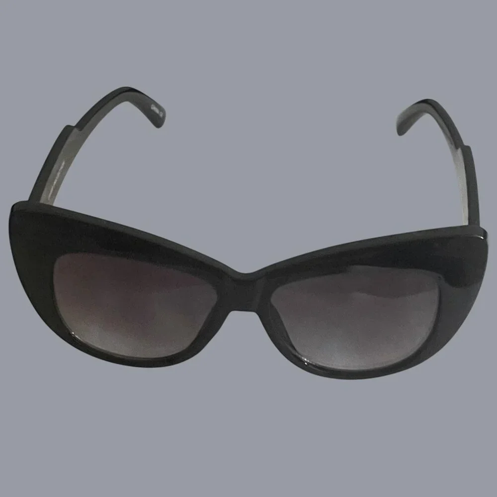 Cat Eye Stunning Thick Rim Winged Sunglasses UV400 Protection Fashion Shades